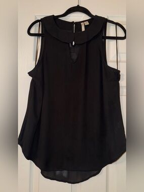 LC Lauren Conrad Keyhole Top